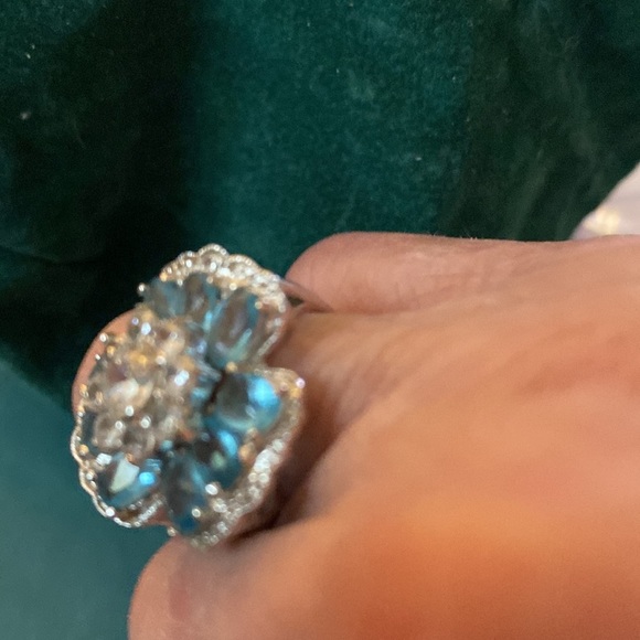 SIZE 6  beautiful ring in blue topaz and zircon, I believe.Pristine condition - Picture 6 of 8